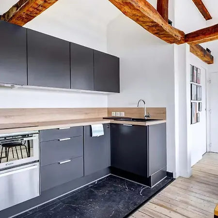 Bm-un Eclat De Lumiere En Plein Appartement *
